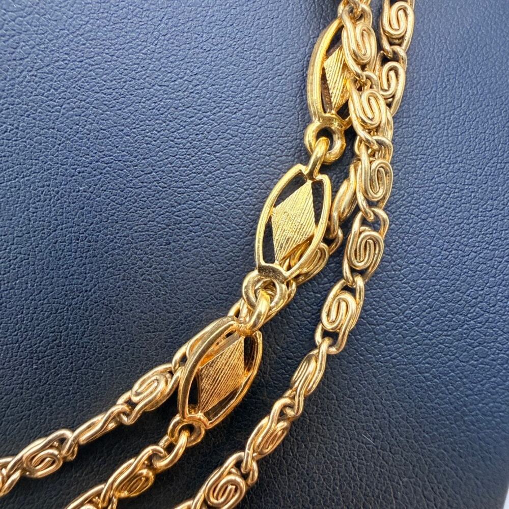 Vintage Signed Monet Gold Tone Chain Diamond Textured Station Flapper Opera 54" - Picture 8 of 8